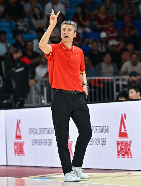 (260828) -- DOHA, Aug. 28, 2026 (Xinhua) -- Guo Shiqiang, head coach of China, gestures during the second round match between China and Qatar of the FIBA World Cup Asian Qualifiers in Doha, Qatar, Aug. 27, 2026. (Photo by Nikku/Xinhua)