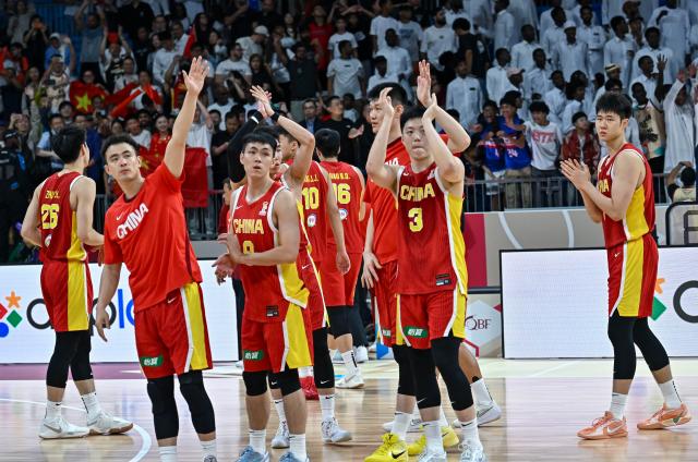 (260828) -- DOHA, Aug. 28, 2026 (Xinhua) -- Players of China celebrate after winning the second round match between China and Qatar of the FIBA World Cup Asian Qualifiers in Doha, Qatar, Aug. 27, 2026. (Photo by Nikku/Xinhua)