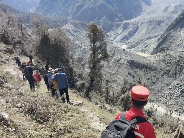 (260828) -- GYIRONG, Aug. 28, 2026 (Xinhua) -- Experts and rescuers head to the area of a barrier lake for inspection on Aug. 28, 2026. China's Ministry of Water Resources on Thursday activated a level-IV emergency flood response in southwest China's Xizang Autonomous Region as a barrier lake that formed after a mudslide hitting the border port of Gyirong faces a high risk of breaching and sending floodwaters downstream.
   The mudslide that occurred on Wednesday caused a barrier lake to form near the confluence of two rivers, which had accumulated an estimated 2 million cubic meters of water as of Thursday morning.
   According to forecasts, inflows into the lake could reach about 3 million cubic meters over the next three days amid continued rainfall, increasing the risk of a breach that could send floodwaters downstream and potentially cause further damage in areas including Gyirong Port and elsewhere downstream.
   In response, the ministry has instructed local authorities to closely monitor the barrier lake and rainfall, strengthen forecasting and risk assessments, and accurately identify people living in areas that could be affected downstream. (Xinhua/Jigme Dorje)