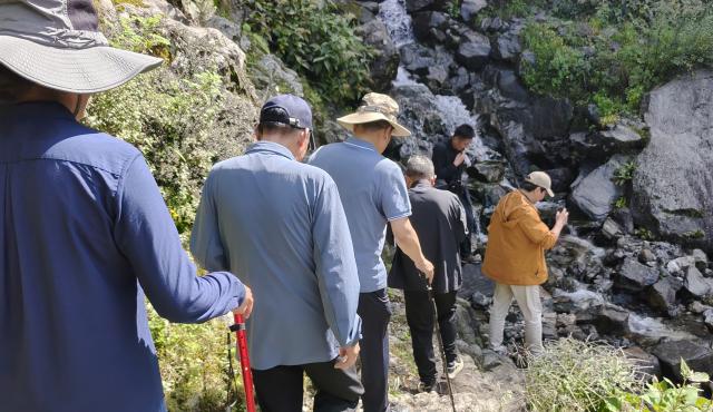 (260828) -- GYIRONG, Aug. 28, 2026 (Xinhua) -- Experts and rescuers head to the area of a barrier lake for inspection on Aug. 28, 2026. China's Ministry of Water Resources on Thursday activated a level-IV emergency flood response in southwest China's Xizang Autonomous Region as a barrier lake that formed after a mudslide hitting the border port of Gyirong faces a high risk of breaching and sending floodwaters downstream.
   The mudslide that occurred on Wednesday caused a barrier lake to form near the confluence of two rivers, which had accumulated an estimated 2 million cubic meters of water as of Thursday morning.
   According to forecasts, inflows into the lake could reach about 3 million cubic meters over the next three days amid continued rainfall, increasing the risk of a breach that could send floodwaters downstream and potentially cause further damage in areas including Gyirong Port and elsewhere downstream.
   In response, the ministry has instructed local authorities to closely monitor the barrier lake and rainfall, strengthen forecasting and risk assessments, and accurately identify people living in areas that could be affected downstream. (Xinhua/Jigme Dorje)