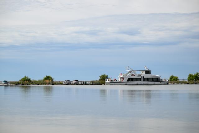 (260828) -- HULUN BUIR, Aug. 28, 2026 (Xinhua) -- This photo taken on Aug. 27, 2026 shows a view of Hulun Lake in Hulun Buir, north China's Inner Mongolia Autonomous Region. Hulun Lake, Ulan Suhai Lake and Daihai Lake are three major freshwater lakes in Inner Mongolia. Once affected by natural and human factors, the lakes suffered from shrinking water areas and deteriorating water quality.
  Comprehensive ecological restoration efforts in recent years have brought notable improvements, with water quality steadily recovering and wildlife species increasing. 
  The three lakes are now playing a stronger role in safeguarding the ecological security of northern China. (Xinhua/Bei He)