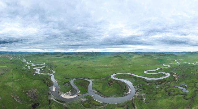 (260828) -- HULUN BUIR, Aug. 28, 2026 (Xinhua) -- An aerial drone photo taken on Aug. 27, 2026 shows the Morigele River on the Chenbarhu Banner Grassland in Hulun Buir, north China's Inner Mongolia Autonomous Region. (Xinhua/Bei He)
