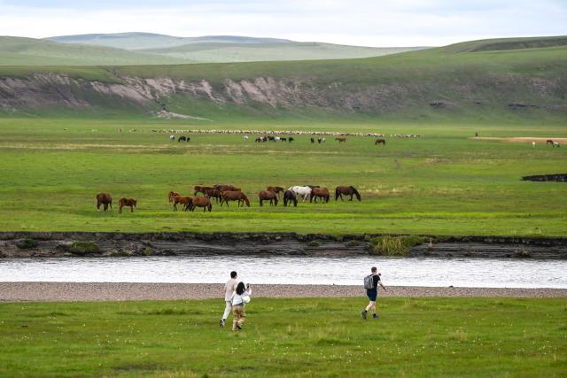 (260828) -- HULUN BUIR, Aug. 28, 2026 (Xinhua) -- Tourists visit the Chenbarhu Banner Grassland in Hulun Buir, north China's Inner Mongolia Autonomous Region, Aug. 27, 2026. (Xinhua/Bei He)