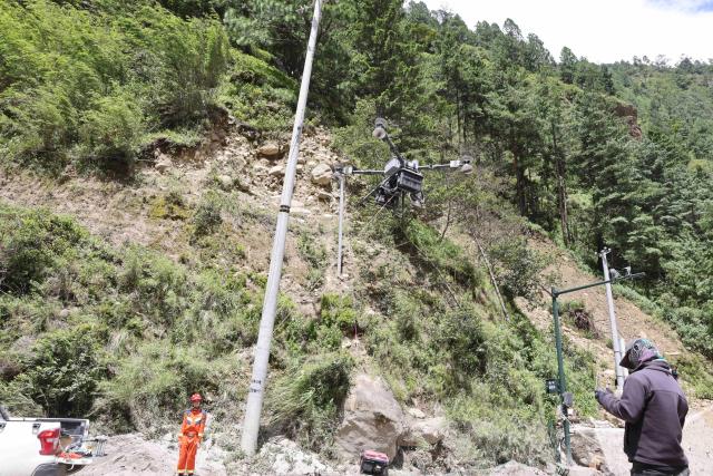 (260828) -- BEIJING, Aug. 28, 2026 (Xinhua) -- A large unmanned aerial vehicle lifts supplies at the mudslide-affected area on Aug. 28, 2026.
  Emergency rescue operations have been carried out in an orderly and well-coordinated manner after a mudslide struck Gyirong Port in Gyirong County, southwest China's Xizang Autonomous Region on Wednesday morning. (Xinhua/Jiang Fan)