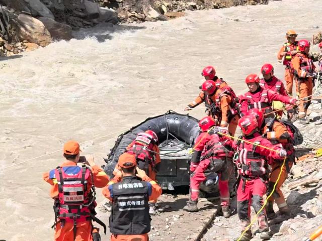 (260828) -- BEIJING, Aug. 28, 2026 (Xinhua) -- This screenshot from a video clip taken on Aug. 28, 2026 shows rescue operations underway at the mudslide-hit area.
  Emergency rescue operations have been carried out in an orderly and well-coordinated manner after a mudslide struck Gyirong Port in Gyirong County, southwest China's Xizang Autonomous Region on Wednesday morning. (Xinhua)