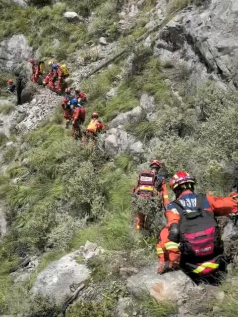(260828) -- BEIJING, Aug. 28, 2026 (Xinhua) -- This screenshot from a video clip taken on Aug. 28, 2026 shows rescue operations underway at the mudslide-affected area.
  Emergency rescue operations have been carried out in an orderly and well-coordinated manner after a mudslide struck Gyirong Port in Gyirong County, southwest China's Xizang Autonomous Region on Wednesday morning. (Xinhua)