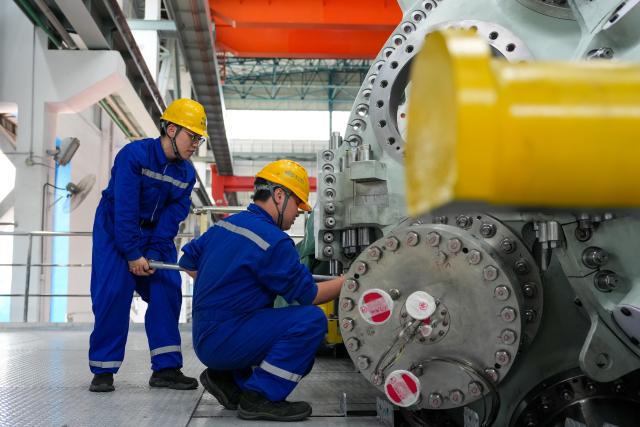 (260828) -- DEYANG, Aug. 28, 2026 (Xinhua) -- Workers check a 50-megawatt (MW) G50 turbine to be exported to Kazakhstan at a factory of Dongfang Turbine Co., Ltd. in Deyang City, southwest China's Sichuan Province, on June 22, 2026. China shipped its first domestically developed F-class heavy-duty gas turbine for overseas use on Friday, marking a step forward in its push to enter a global market long ruled by a handful of international manufacturers. 
   TO GO WITH "China exports first homegrown F-class heavy-duty gas turbine" (Xinhua/Xu Bingjie)