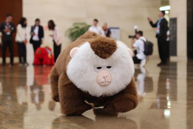 (260828) -- GUIYANG, Aug. 28, 2026 (Xinhua) -- A robot monkey is pictured at the 2026 China International Big Data Industry Expo in Guiyang, southwest China's Guizhou Province, Aug. 28, 2026. The 2026 China International Big Data Industry Expo opened on Friday.
   Themed "Token: A New Path to Value of Data Elements," the expo has attracted 372 domestic and international companies and over 16,000 registered guests. (Xinhua/Li Xulun)