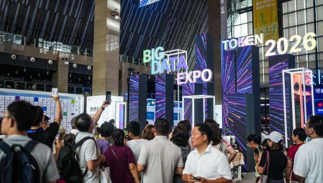 (260828) -- GUIYANG, Aug. 28, 2026 (Xinhua) -- People visit the 2026 China International Big Data Industry Expo in Guiyang, southwest China's Guizhou Province, Aug. 28, 2026. The 2026 China International Big Data Industry Expo opened on Friday.
   Themed "Token: A New Path to Value of Data Elements," the expo has attracted 372 domestic and international companies and over 16,000 registered guests. (Xinhua/Tao Liang)