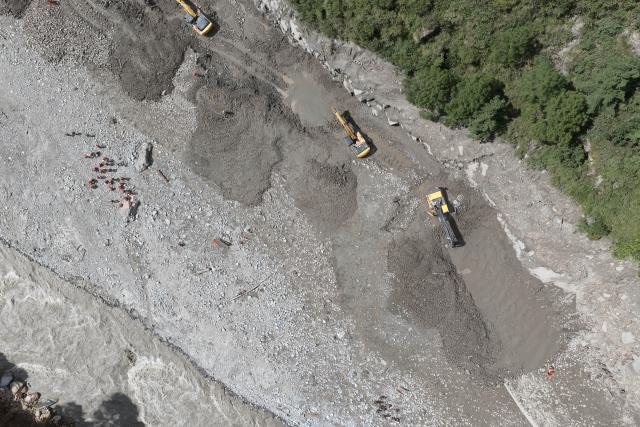 (260828) -- GYIRONG, Aug. 28, 2026 (Xinhua) -- An aerial photo taken on Aug. 28, 2026 shows rescuers restoring a damaged road at the mudslide-hit areas in Gyirong, southwest China's Xizang Autonomous Region. Rescuers and engineering machines are operating around the clock to repair the mudslide-damaged road that leads to the Gyirong Port. (Xinhua/Jiang Fan)