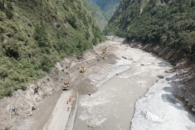 (260828) -- GYIRONG, Aug. 28, 2026 (Xinhua) -- An aerial photo taken on Aug. 28, 2026 shows rescuers restoring a damaged road at the mudslide-hit areas in Gyirong, southwest China's Xizang Autonomous Region. Rescuers and engineering machines are operating around the clock to repair the mudslide-damaged road that leads to the Gyirong Port. (Xinhua/Jiang Fan)