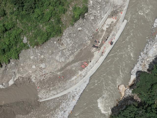 (260828) -- GYIRONG, Aug. 28, 2026 (Xinhua) -- An aerial drone photo taken on Aug. 28, 2026 shows rescuers working at the mudslide-hit areas in Gyirong, southwest China's Xizang Autonomous Region. Rescuers and engineering machines are operating around the clock to repair the mudslide-damaged road that leads to the Gyirong Port. (Xinhua/Jiang Fan)