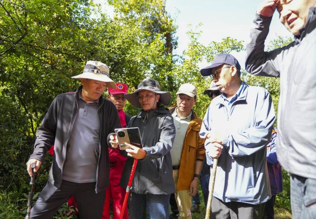 (260828) -- GYIRONG, Aug. 28, 2026 (Xinhua) -- Experts conduct on-site surveys near a barrier lake formed upstream of the Gyirong Port in Gyirong County, southwest China's Xizang Autonomous Region, Aug. 28, 2026.
  Search and rescue intensified Friday at the mudslide-stricken border port of Gyirong in southwest China's Xizang Autonomous Region as rescue personnel raced against time to save lives.
  With the assistance of China Anneng, a state-owned engineering and rescue enterprise, a group of experts conducted on-site surveys near the barrier lake and carried out a comprehensive assessment on Friday. (Xinhua/Jigme Dorje)