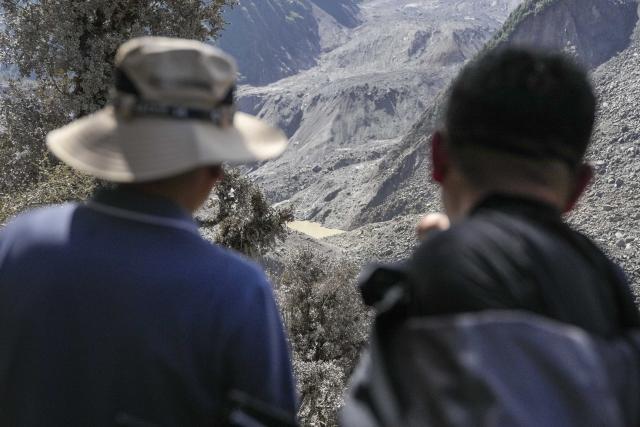 (260828) -- GYIRONG, Aug. 28, 2026 (Xinhua) -- Experts conduct on-site surveys near a barrier lake formed upstream of the Gyirong Port in Gyirong County, southwest China's Xizang Autonomous Region, Aug. 28, 2026.
  Search and rescue intensified Friday at the mudslide-stricken border port of Gyirong in southwest China's Xizang Autonomous Region as rescue personnel raced against time to save lives.
  With the assistance of China Anneng, a state-owned engineering and rescue enterprise, a group of experts conducted on-site surveys near the barrier lake and carried out a comprehensive assessment on Friday. (Xinhua/Jigme Dorje)