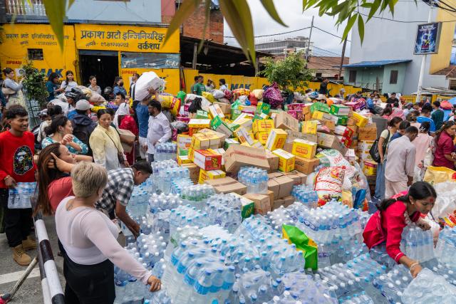 (260828) -- KATHMANDU, Aug. 28, 2026 (Xinhua) -- People donate supplies for those affected by the flash flood, in Kathmandu, Nepal, on Aug. 28, 2026. Those supplies would be transported to the flash flood-hit areas in Nepal for people in need. 
   The death toll from devastating floods in Nepal has risen to 538, the National Disaster Risk Reduction and Management Authority said in a statement on Friday. (Photo by Hari Maharjan/Xinhua)