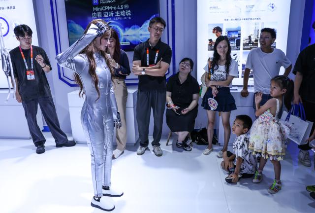 (260828) -- GUIYANG, Aug. 28, 2026 (Xinhua) -- People view a humanoid robot during the professional exhibition of the 2026 China International Big Data Industry Expo in Guiyang, southwest China's Guizhou Province, Aug. 28, 2026. Themed "Token: A New Path to Value of Data Elements," the expo spotlights cutting-edge innovations integrating data with artificial intelligence. (Xinhua/Yang Wenbin)