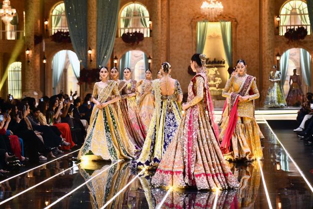 (260828) -- KARACHI, Aug. 28, 2026 (Xinhua) -- Models present bridal creations during a fashion show in southern Pakistani port city of Karachi on Aug. 28, 2026. (Str/Xinhua)