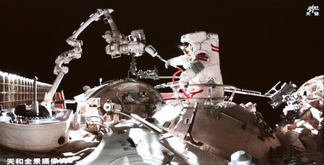 (260829) -- BEIJING, Aug. 29, 2026 (Xinhua) -- This screen image captured at Beijing Aerospace Control Center on Aug. 28, 2026 shows Shenzhou-23 astronaut Zhu Yangzhu performing extravehicular activities outside China's orbiting space station. The Shenzhou-23 crew aboard China's orbiting space station completed their mission's first series of extravehicular activities on Friday, according to the China Manned Space Agency (CMSA). (Photo by Yu Liqiang/Xinhua)