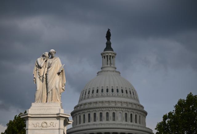 (260829) -- WASHINGTON, Aug. 29, 2026 (Xinhua) -- This photo taken on Aug. 28, 2026 shows the Peace Monument with the U.S. Capitol building in the background in Washington, D.C., the United States.
  Friday marks six months since the outbreak of the U.S.-Israeli war with Iran.
   Although the United States and Iran signed a memorandum of understanding (MoU) in June, raising hopes for a diplomatic breakthrough, negotiations aimed at resolving differences and ending the conflict have since stalled. Last month's escalation in fighting, coupled with new U.S. sanctions on Iran, has further reduced the likelihood of a near-term resolution. (Xinhua/Li Rui)