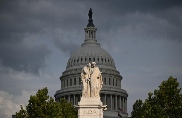 (260829) -- WASHINGTON, Aug. 29, 2026 (Xinhua) -- This photo taken on Aug. 28, 2026 shows the Peace Monument with the U.S. Capitol building in the background in Washington, D.C., the United States.
  Friday marks six months since the outbreak of the U.S.-Israeli war with Iran.
   Although the United States and Iran signed a memorandum of understanding (MoU) in June, raising hopes for a diplomatic breakthrough, negotiations aimed at resolving differences and ending the conflict have since stalled. Last month's escalation in fighting, coupled with new U.S. sanctions on Iran, has further reduced the likelihood of a near-term resolution. (Xinhua/Li Rui)