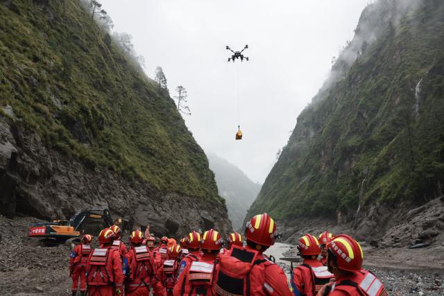 (260829) -- GYIRONG, Aug. 29, 2026 (Xinhua) -- This photo shows search and rescue operations underway at the mudslide-hit area in Gyirong County, southwest China's Xizang Autonomous Region, on Aug. 29, 2026.
  A fast-moving chain mudslide, triggered by a high-altitude glacier collapse on the Nepalese side, has caused heavy casualties and left many missing at a port on the China-Nepal border in southwest China's Xizang Autonomous Region.
  Rescuers immediately launched an all-out effort to reach the mudslide-hit port and search for the missing. (Xinhua/Jiang Fan)