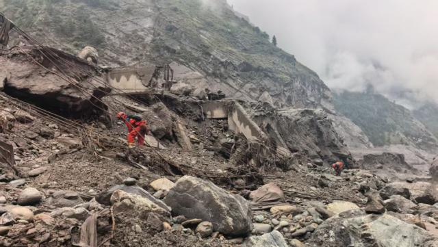 (260829) -- GYIRONG, Aug. 29, 2026 (Xinhua) -- Rescuers carry out search and rescue operations at the mudslide-hit Gyirong Port in Gyirong County, southwest China's Xizang Autonomous Region, Aug. 29, 2026.
  A fast-moving chain mudslide, triggered by a high-altitude glacier collapse on the Nepalese side, has caused heavy casualties and left many missing at a port on the China-Nepal border in southwest China's Xizang Autonomous Region.
  Rescuers immediately launched an all-out effort to reach the mudslide-hit port and search for the missing. (Lhasa fire and rescue mobile detachment/Handout via Xinhua)