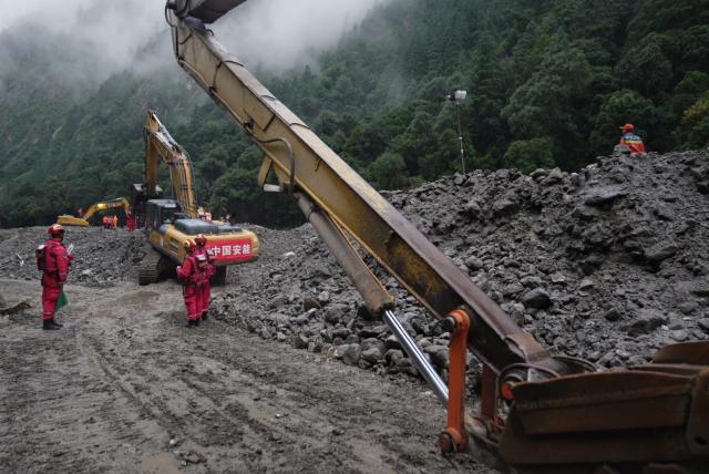 (260829) -- GYIRONG, Aug. 29, 2026 (Xinhua) -- Machines clear a road at the mudslide-hit area in Gyirong County, southwest China's Xizang Autonomous Region, Aug. 29, 2026.
  A fast-moving chain mudslide, triggered by a high-altitude glacier collapse on the Nepalese side, has caused heavy casualties and left many missing at a port on the China-Nepal border in southwest China's Xizang Autonomous Region.
  Rescuers immediately launched an all-out effort to reach the mudslide-hit port and search for the missing. (Xinhua/Tenzing Nima Qadhup)