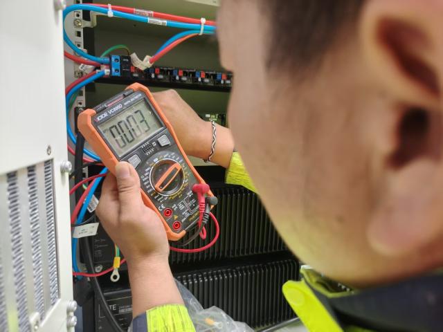 (260829) -- GYIRONG, Aug. 29, 2026 (Xinhua) -- A staff member of China Mobile maintains a base station, which was deployed about 3 kilometers from mudslide-hit Gyirong Port to facilitate emergency communications, in Gyirong County, southwest China's Xizang Autonomous Region, Aug. 29, 2026. (Xinhua/Jigme Dorje)