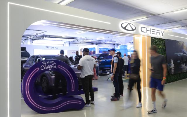 (260829) -- JOHANNESBURG, Aug. 29, 2026 (Xinhua) -- People visit the booth of Chinese automaker Chery during the Festival of Motoring in Johannesburg, South Africa, Aug. 28, 2026.
  The 9th edition of the Festival of Motoring kicked off on Friday at Kyalami Grand Prix Circuit in Johannesburg. Chinese automakers showcase their latest models at the event. (Xinhua/Chen Wei)