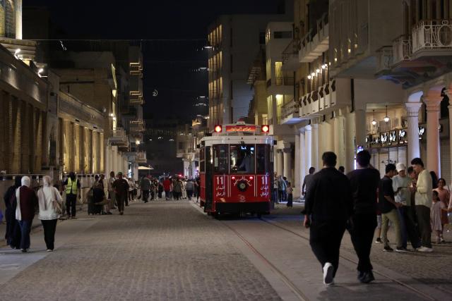 (260829) -- BAGHDAD, Aug. 29, 2026 (Xinhua) -- People stroll along Al-Rashid Street in Baghdad, Iraq on Aug. 28, 2026. (Xinhua/Khalil Dawood)