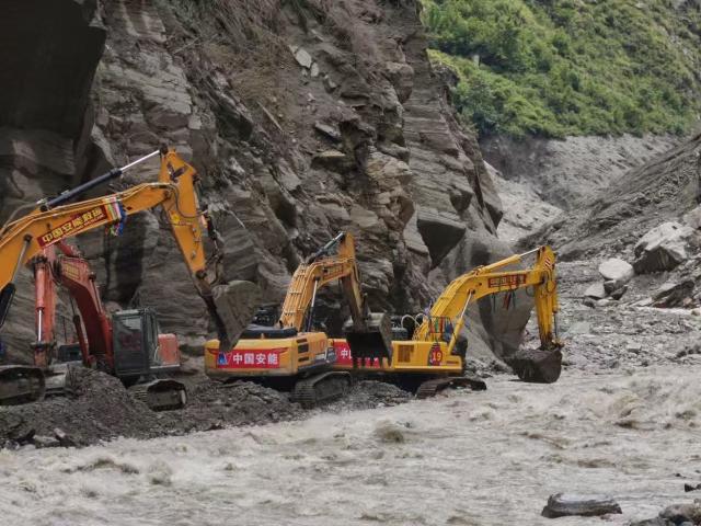 (260829) -- GYIRONG, Aug. 29, 2026 (Xinhua) -- This photo shows road clearance operations underway at a section of national highway G216 in Gyirong County, southwest China's Xizang Autonomous Region, on Aug. 29, 2026. A total of 60 technicians along with 14 sets of rescue equipment from China Anneng, a state-owned engineering and rescue enterprise, have been deployed in the road clearance operations on the mudslide-hit section of national highway G216 leading to the Gyirong Port. (Xinhua/Tenzing Nima Qadhup)