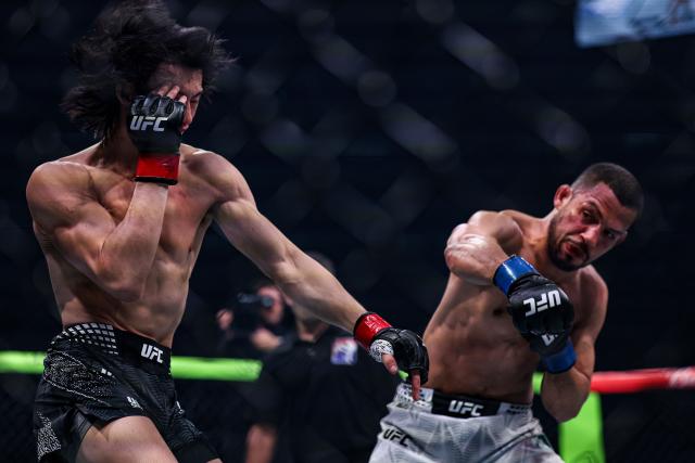 (260829) -- SHANGHAI, Aug. 29, 2026 (Xinhua) -- Hector Santiago (R) of Brazil competes against Lawrence Lui of New Zealand during the UFC Fight Night Bantamweight Bout 3 Rounds at the Oriental Sports Center in east China's Shanghai, Aug. 29, 2026. (Xinhua/Li Ming)