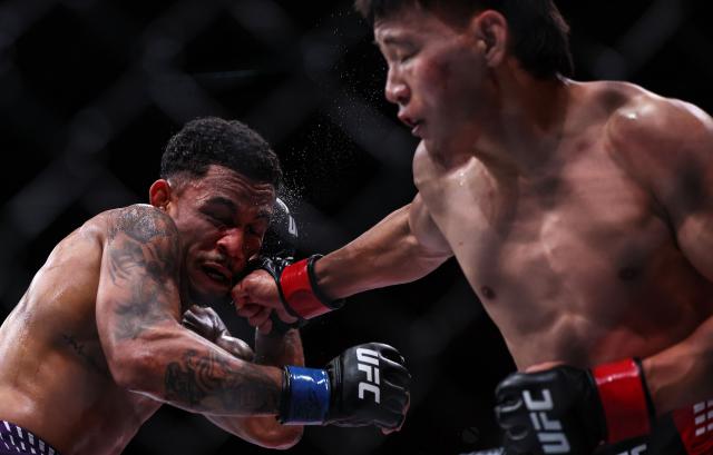 (260829) -- SHANGHAI, Aug. 29, 2026 (Xinhua) -- Andre Lima (L) of Brazil competes against Namsrai Batbayar of Mongolia during the UFC Fight Night Flyweight Bout 3 Rounds at the Oriental Sports Center in east China's Shanghai, Aug. 29, 2026. (Xinhua/Li Ming)
