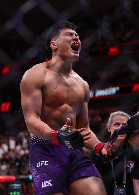 (260829) -- SHANGHAI, Aug. 29, 2026 (Xinhua) -- Liu Ce of China celebrates after defeating Levi Rodrigues Jr. of Brazil during the UFC Fight Night Light Heavyweight Bout 3 Rounds at the Oriental Sports Center in east China's Shanghai, Aug. 29, 2026. (Xinhua/Li Ming)