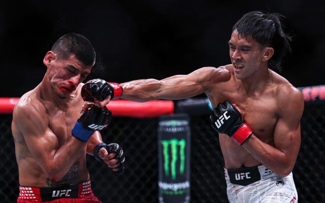 (260829) -- SHANGHAI, Aug. 29, 2026 (Xinhua) -- Bilal Hasan (R) of Indonesia competes against Nilson Rojas of Chile during the UFC Fight Night Flyweight Bout 3 Rounds at the Oriental Sports Center in east China's Shanghai, Aug. 29, 2026. (Xinhua/Li Ming)