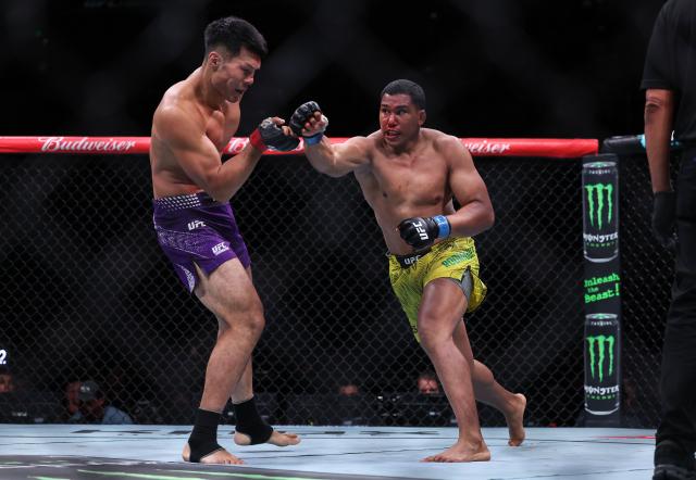 (260829) -- SHANGHAI, Aug. 29, 2026 (Xinhua) -- Liu Ce (L) of China competes against Levi Rodrigues Jr. of Brazil during the UFC Fight Night Light Heavyweight Bout 3 Rounds at the Oriental Sports Center in east China's Shanghai, Aug. 29, 2026. (Xinhua/Li Ming)