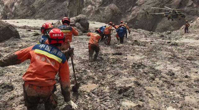 (260829) -- GYIRONG, Aug. 29, 2026 (Xinhua) -- Rescuers carry out search and rescue operations at the mudslide-hit Gyirong Port in Gyirong County, southwest China's Xizang Autonomous Region, Aug. 29, 2026. A fast-moving chain mudslide, triggered by a high-altitude glacier collapse on the Nepalese side, has caused heavy casualties and left many missing at a port on the China-Nepal border in southwest China's Xizang Autonomous Region.
   Rescuers immediately launched an all-out effort to reach the mudslide-hit port and search for the missing. (Lhasa fire and rescue mobile detachment/Handout via Xinhua)