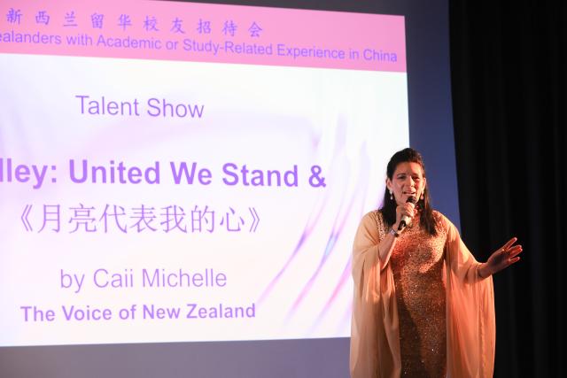 (260829) -- WELLINGTON, Aug. 29, 2026 (Xinhua) -- A Chinese culture enthusiast sings a Chinese song at a reception in Wellington, New Zealand, Aug. 28, 2026. Some New Zealanders gathered together on Friday evening in Wellington to share their academic and study experiences in China, highlighting cultural connections between the two countries.
  TO GO WITH "Cultural connections highlighted at reception for New Zealanders with experiences in China" (Photo by Meng Tao/Xinhua)