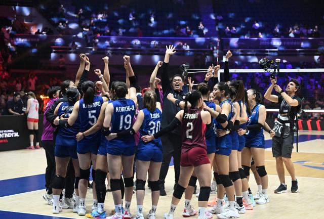 (260829) -- TIANJIN, Aug. 29, 2026 (Xinhua) -- Team Thailand celebrate after the semifinal match between Thailand and Japan at AVC Women's Volleyball Continental Championship in Tianjin, China, Aug. 29, 2026. (Xinhua/Zhao Zishuo)