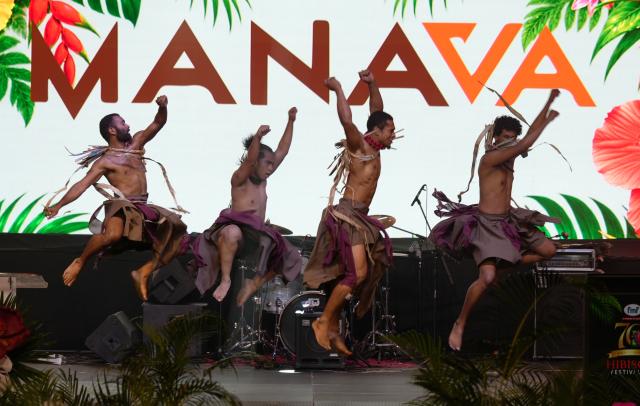 (260829) -- SUVA, Aug. 29, 2026 (Xinhua) -- Performers in traditional costumes dance on stage to celebrate the Hibiscus Festival in Suva, Fiji, Aug. 29, 2026. The week-long event featuring Miss Hibiscus pageant, cultural performances and float parades kicked off on Saturday. (Xinhua/Bai Yongquan)