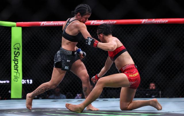 (260829) -- SHANGHAI, Aug. 29, 2026 (Xinhua) -- Yan Xiaonan (R) of China competes against Denise Gomes of Brazil during the UFC Fight Night Women's Strawweight Bout 3 Rounds at the Oriental Sports Center in east China's Shanghai, Aug. 29, 2026. (Xinhua/Li Ming)