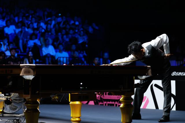 (260829) -- WUHAN, Aug. 29, 2026 (Xinhua) -- Chang Bingyu competes during the final match between Zhao Xintong of China and Chang Bingyu of China at Wuhan Open 2026 snooker tournament in Wuhan, central China's Hubei Province, Aug. 29, 2026. (Xinhua/Wu Zhizun)