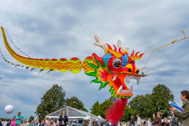 (260829) -- RIGA, Aug. 29, 2026 (Xinhua) -- A Chinese "Loong" kite flies during the Riga International Kite Festival in Riga, Latvia, Aug. 29, 2026. (Photo by Edijs Palens/Xinhua)
