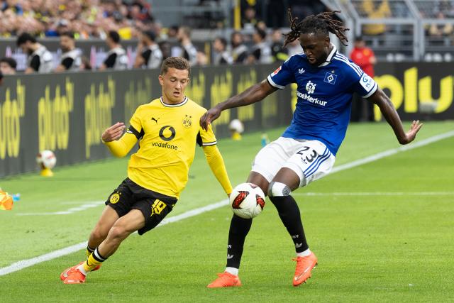 (260830) -- DORTMUND, Aug. 30, 2026 (Xinhua) -- Konstantinos Karetsas (L) of Borussia Dortmund vies with Jordan Torunarigha of Hamburger SV during the German first division Bundesliga football match between Borussia Dortmund and Hamburger SV in Dortmund, Germany, Aug. 29, 2026. (Photo by Joachim Bywaletz/Xinhua)