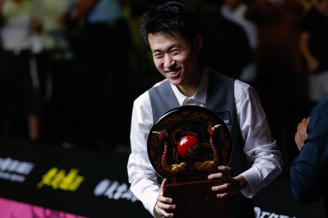 (260830) -- WUHAN, Aug. 30, 2026 (Xinhua) -- Chang Bingyu celebrates after winning the final match between Zhao Xintong of China and Chang Bingyu of China at Wuhan Open 2026 snooker tournament in Wuhan, central China's Hubei Province, Aug. 29, 2026. (Xinhua/Wu Zhizun)