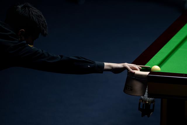 (260830) -- WUHAN, Aug. 30, 2026 (Xinhua) -- Zhao Xintong competes during the final match between Zhao Xintong of China and Chang Bingyu of China at Wuhan Open 2026 snooker tournament in Wuhan, central China's Hubei Province, Aug. 29, 2026. (Xinhua/Xiao Yijiu)