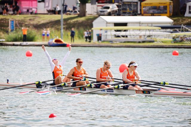 (260830) -- AMSTERDAM, Aug. 30, 2026 (Xinhua) -- Athletes of team Netherlands celebrate after passing the final line during the women's quadruple sculls final A at the 2026 World Rowing Championships in Amsterdam, the Netherlands, Aug. 29, 2026. (Photo by Sylvia Lederer/Xinhua)