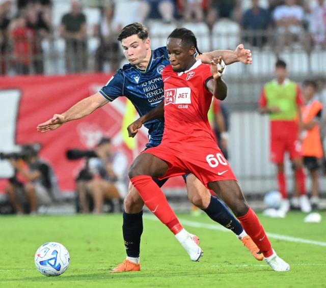 (260830) -- MONZA, Aug. 30, 2026 (Xinhua) -- Udinese's Jurgen Ekkelenkamp (L) vies with Monza's Eddy Kouadio during a Serie A football match between Monza and Udinese in Monza, Italy, Aug. 29, 2026. (Photo by Alberto Lingria/Xinhua)