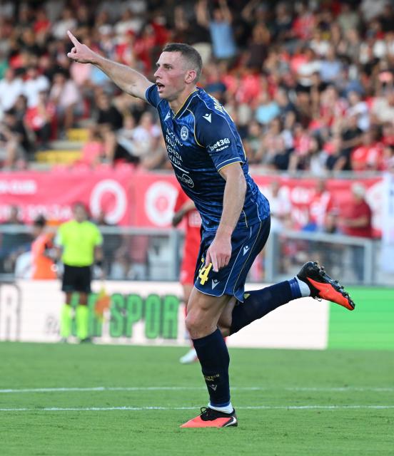 (260830) -- MONZA, Aug. 30, 2026 (Xinhua) -- Udinese's Jakub Piotrowski celebrates his goal during a Serie A football match between Monza and Udinese in Monza, Italy, Aug. 29, 2026. (Photo by Alberto Lingria/Xinhua)