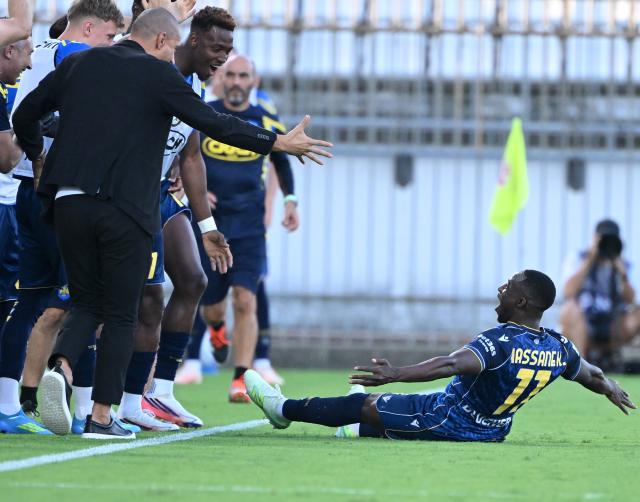 (260830) -- MONZA, Aug. 30, 2026 (Xinhua) -- Udinese's Hassane Kamara (1st R) celebrates his goal during a Serie A football match between Monza and Udinese in Monza, Italy, Aug. 29, 2026. (Photo by Alberto Lingria/Xinhua)